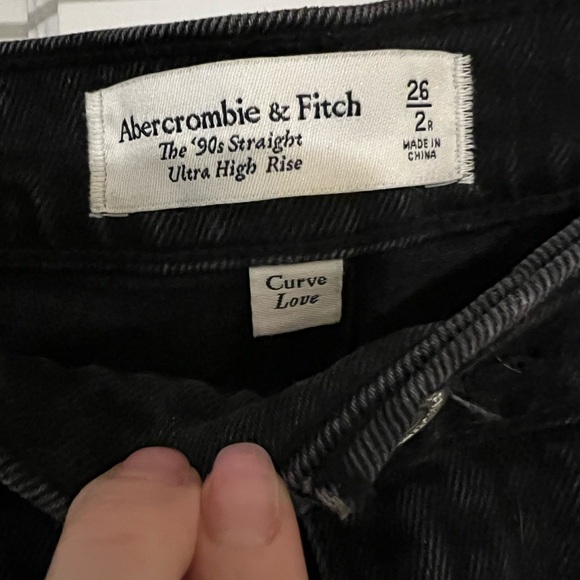Abercrombie Curve Love 90s Straight Ultra High Rise Black Jean - 26/2 - Picture 9 of 9